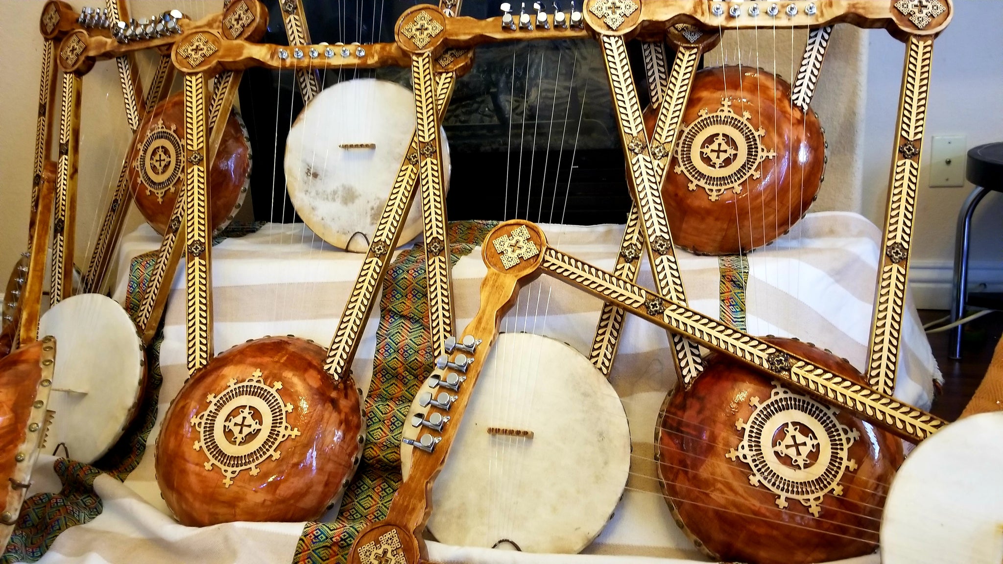Kirare Ethiopian Traditional Musical Instrument – ቶርኔተር ዕደ ጥበብ